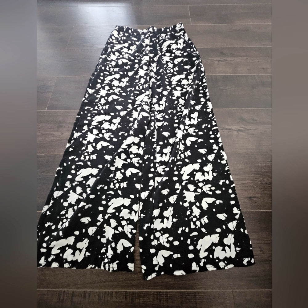 FREE w/purchase. Women's Printed Wide Pants With Ealstic Waist band